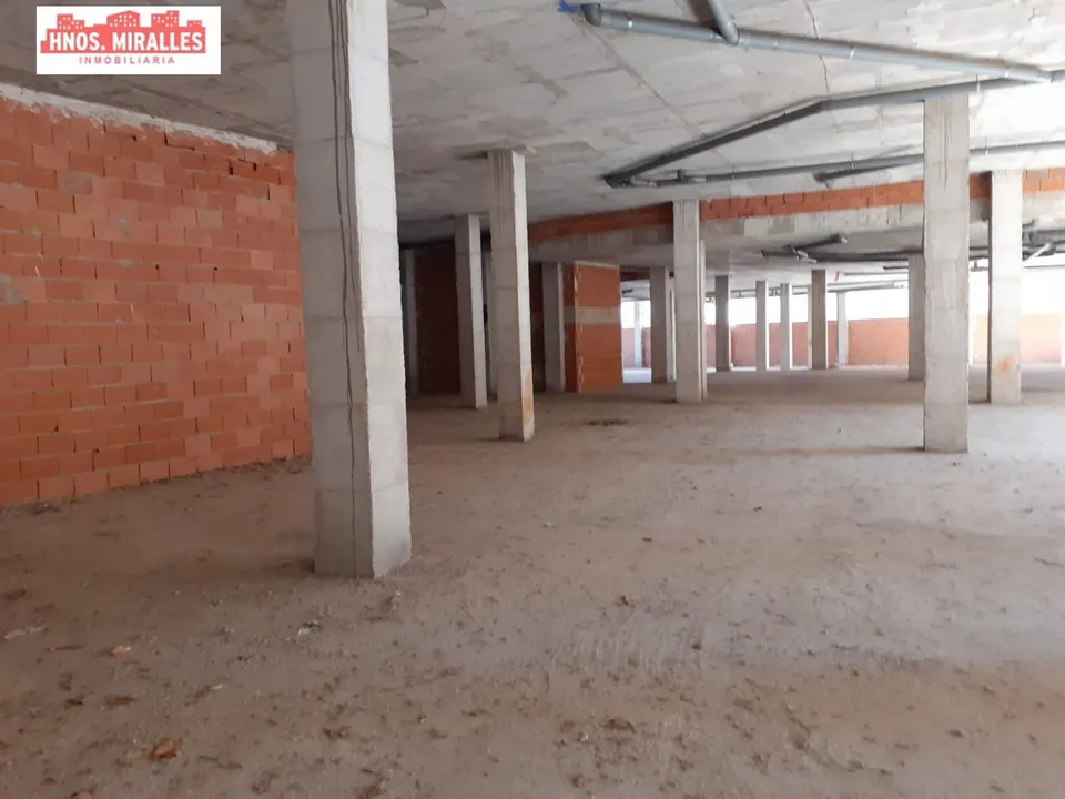 LOCAL EN BRUTO EN LOS MONTESINOS