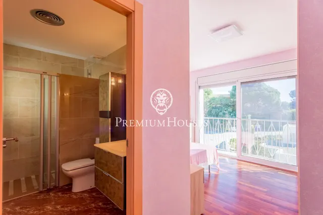 Casa en venta con impresionantes vistas al mar, piscina desbordante y ascensor — 13