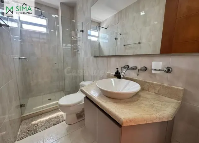 ¡Vive la experiencia costera en este hermoso apartamento en  - foto 2