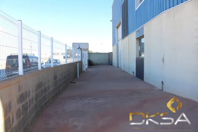 Nave con oficinas muy bien ubicada, ocasión!! — 23