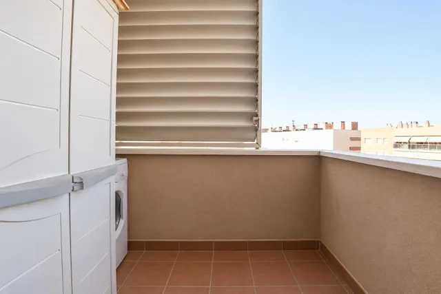Dúplex reformado con terraza, parking y piscina comunitaria — 37