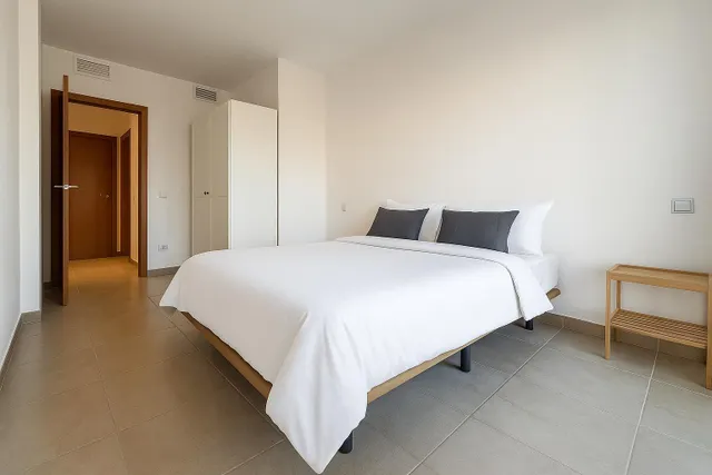 PRIMER PISO CON TERRAZA Y PARKING - ZONA AVENIDAS — 7