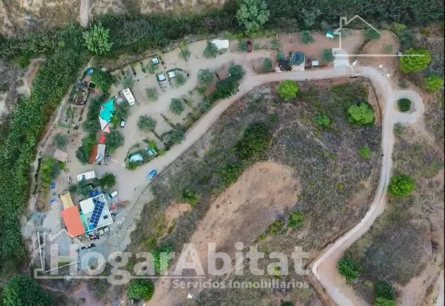CHALET CON JARDÍN Y CON MUCHAS POSIBILIDADES — 22
