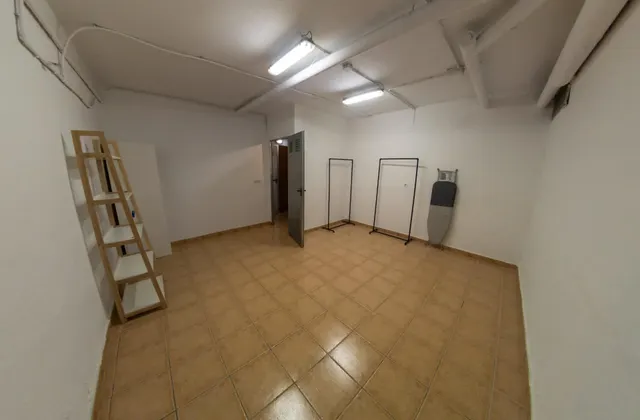 CASA ESQUINERA DE 5 habitaciones EN BARENYS — 36