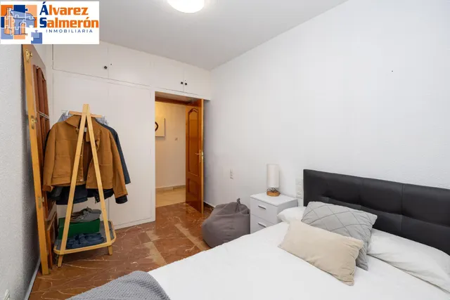 Piso y cochera en venta junto Acera de Darro. — 30