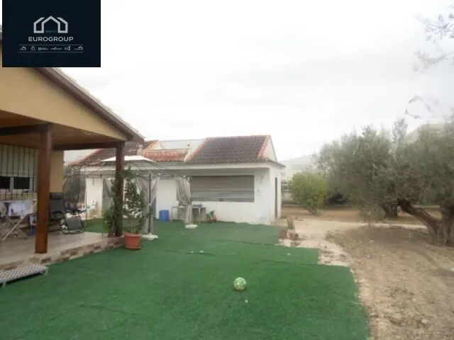 Se vende Hotel de 2 Estrellas , con 20 habitaciones en Murcia .www.euroloix.com — 44