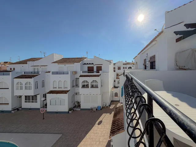 Espectacular ático con amplia terraza y excelentes vistas panorámicas y a la piscina comunitaria (350 metros playa) — 7
