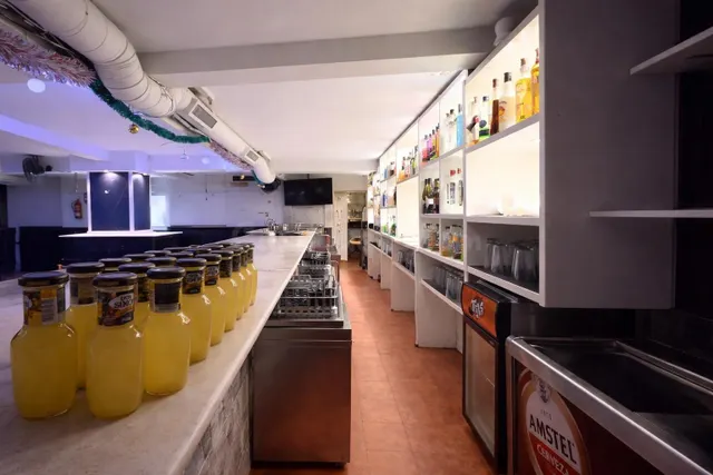 Traspaso bar-discoteca con licencia en La Madrila - foto 4