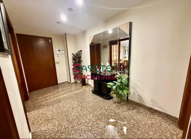 AMPLIA VIVIENDA CON PLAZA GARAJE DOBLE-CERRADA. - foto 4
