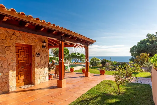 Exclusiva casa en venta en Cala Canyellas en Lloret de Mar — 32