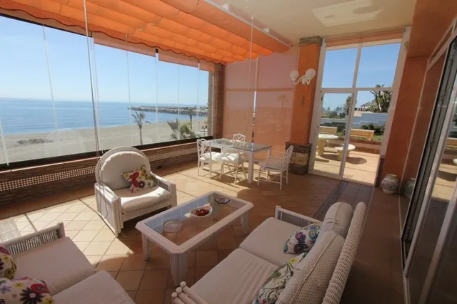 villa independiente 1º linea de playa cabopino — 14