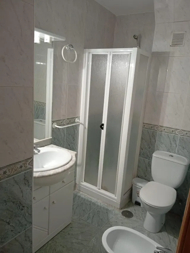 ¡Piso Ideal para Estudiantes junto a la Parada de Metro Villarejo! ref: DLR280 — 19