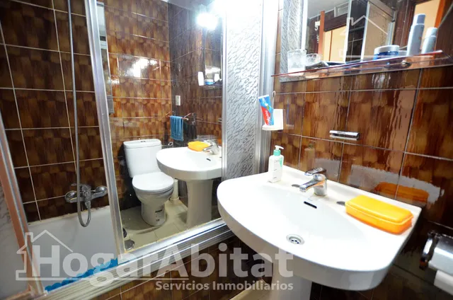ALTO, AMPLIO Y EXTERIOR CON GARAJE Y BALCÓN, CERCA DE LA AV DE ALCOY — 38