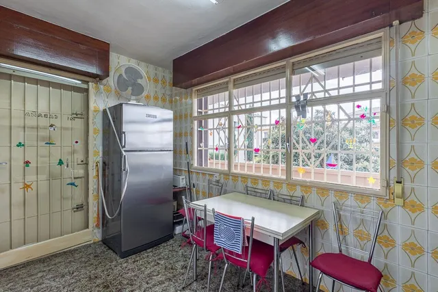 Gran casa con parcela y piscina en Cájar — 13