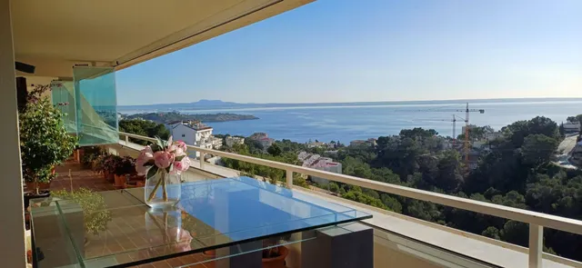 ÁTICO DE 4 habitaciones CON GRAN TERRAZA EN PLANTA, PARKING Y PISCINA COMUNITARIA EN CAS CATALÀ. — 6