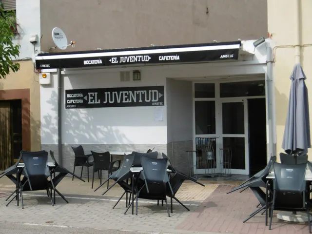 SOLAR CON LOCAL COMERCIAL EN PLANTA BAJA ACTUALMENTE CON NEGOCIO DE BAR — 9