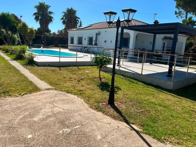 Ocasión - Magífico Chalet, Zona las Lagunas (Chiclana de la  - foto 5