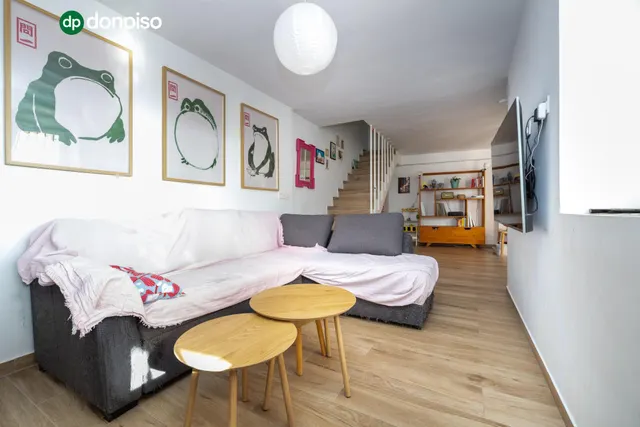 ¡Tu hogar soñado te espera en esta espectacular casa reformada! — 12