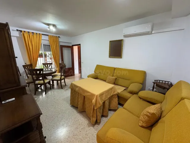 ESTUPENDO PISO JUNTO AL CENTRO CON PLAZA DE GARAJE - foto 4