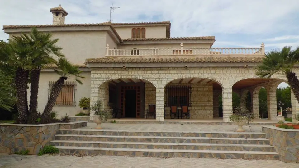 MAGNIFICO CHALET EN VALVERDE