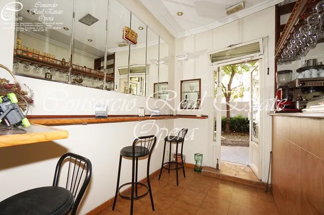 BAR CAFETERIA FRENTE A METRO Y RENFE PIRAMIDES — 7