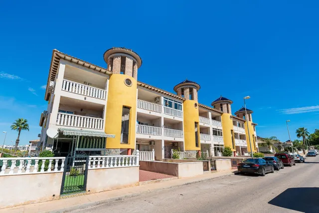 Ático con amplio solárium y piscina comunitaria en Villamartin, Orihuela Costa — 24