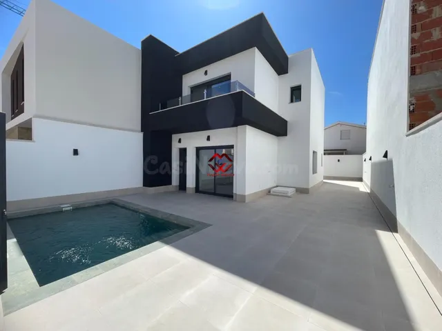 Chalet independiente de diseño con piscina privada y jardín en Heredades — 5