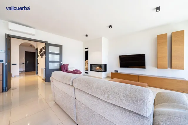 CASA ESQUINERA EN RESIDENCIAL AIGÜESVERDS DE REUS — 28