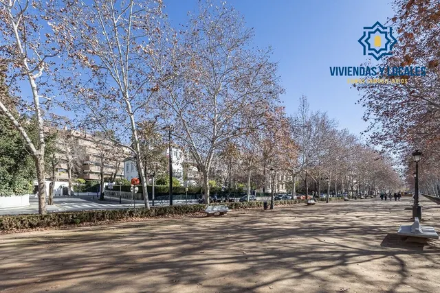 EXCLUSIVO PISO CON JARDÍN PRIVATIVO EN UNA DE LAS MEJORES URBANIZACIONES DE GRANADA — 50