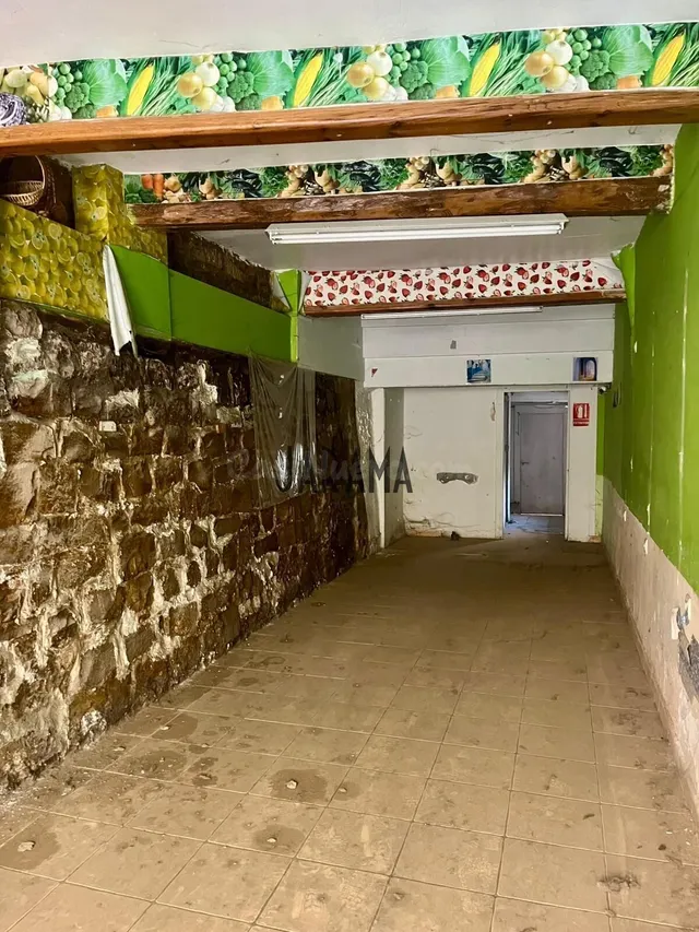 Local céntrico en Tudela para reformar. — 2