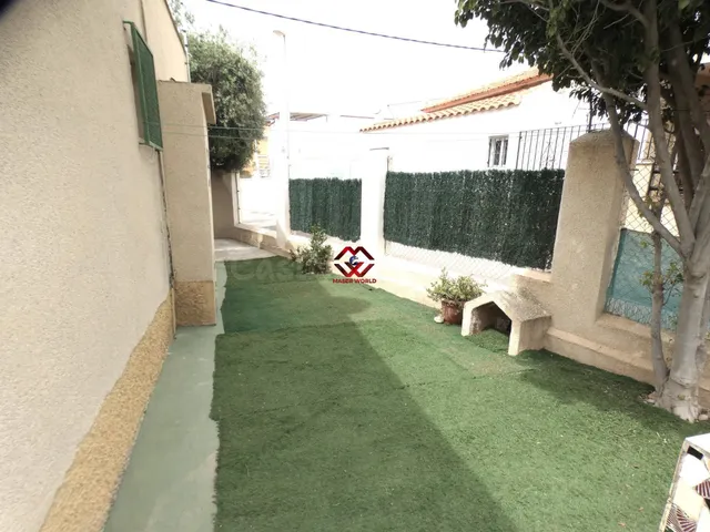 CENTRICA VIVIENDA EN UNA PLANTA EN ISLA PLANA