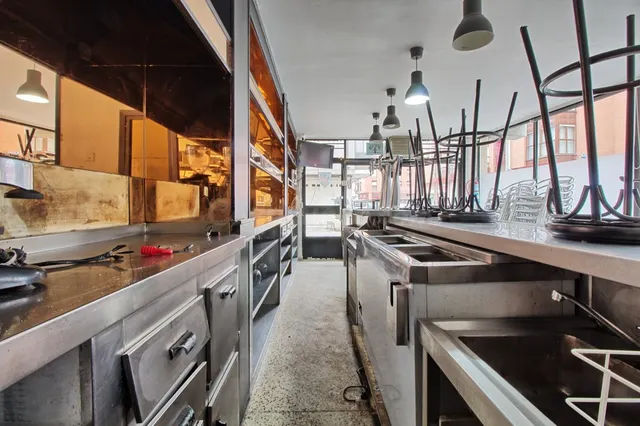 LOCAL PREPARADO COMO BAR — 4