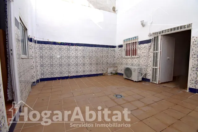 Gran patio privado y excelente ubicación en esta amplia planta baja en El Cabanyal — 16