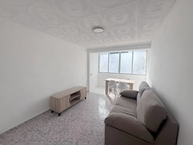 Alta rentabilidad: piso de 4 dormitorios, semireformado, amueblado a estrenar en Alicante, listo para entrar a vivir, a 4 km de la playa — 8