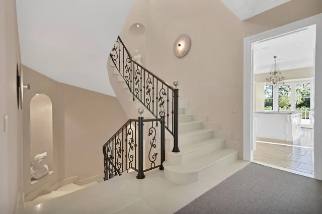 Chalet 5 habitaciones 720m² en venta - Costa del Sol — 28