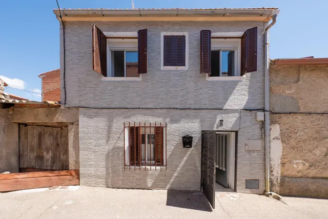 CASA ADOSADA DE PUEBLO REFORMADA EN PLEAHUSTAN 4 habitaciones, BAÑO Y CHIMENEA. — 25