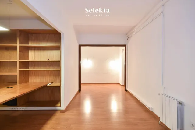 Piso 3 habitaciones 148m² en alquiler - El Gòtic — 28
