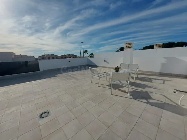 ADOSADO CON PARCELA, GARAJE Y PISCINA PRIVADA EN ROLDAN - TO - foto 2