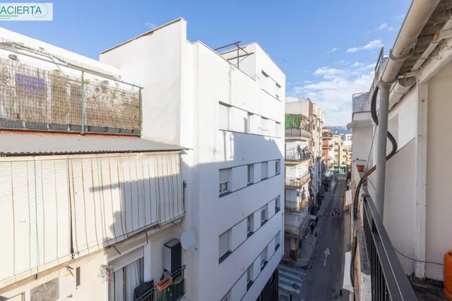 Ático reformado con ascensor, terraza y chimenea, listo para entrar a vivir — 10
