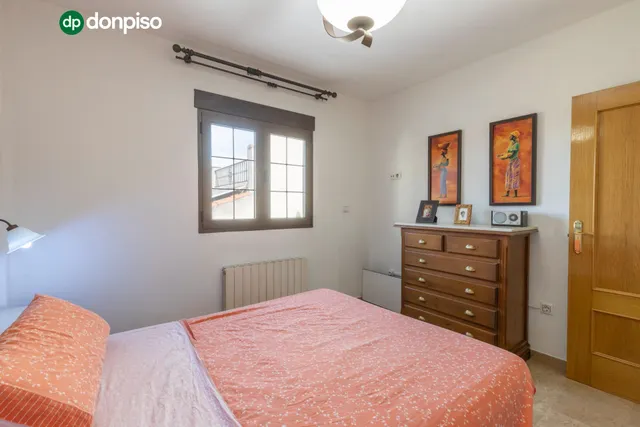 ADOSADA CON 4 DORMITORIOS, AMPLIAS TERRAZAS Y VISTAS A GRANADA Y SIERRA NEVADA — 16