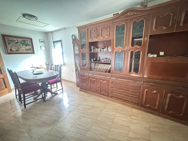 CASA CON TERRENO EN VALDELALOBA — 9