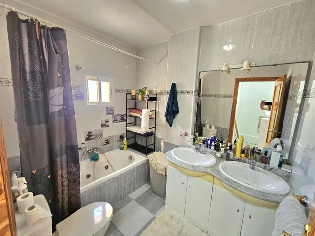 ¡Impresionante apartamento de dos plantas en Orihuela Costa! - foto 5