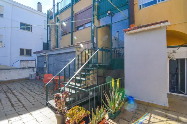 Urbis te ofrece un piso y estudio en venta en zona Salas Bajas, Salamanca. — 31