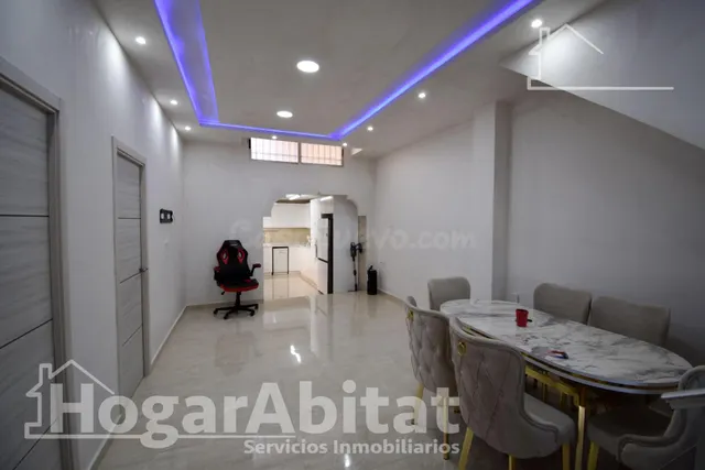 ¡PRECIOSA CASA! REFORMADA, AMPLIA Y LUMINOSA CON TERRAZA Y G