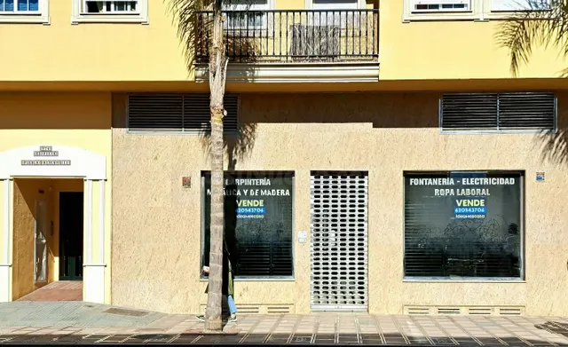 Precioso local en la Cala del Moral - foto 2