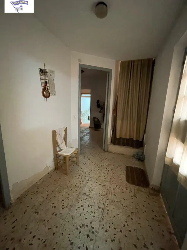 Amplia Casa en el centro de Valdeganga con Posibilidades de Reforma — 24