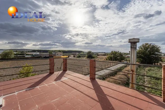 Cortijo con casa de 117 m2 y terreno de 2.312 m2 en Santa Fe — 16
