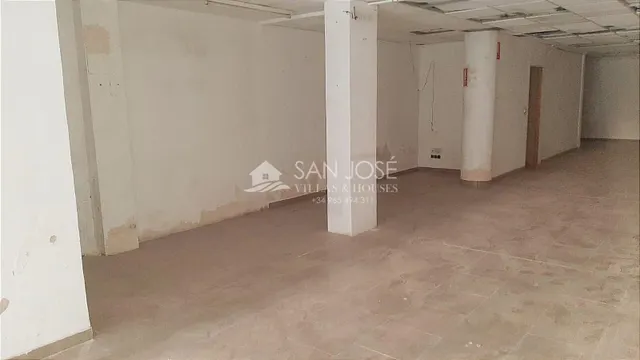 SE VENDE O ALQUILA LOCAL CENTRICO EN ELCHE — 6