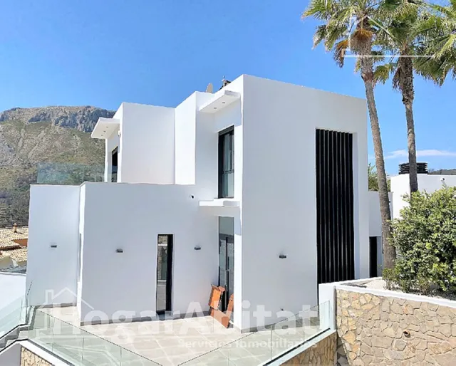 CHALET SEMINUEVO CON PISCINA, GARAJE Y VISTAS DESPEJADAS — 21