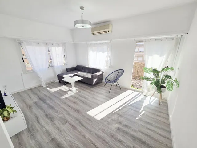 Vivienda reformada con encanto en pleno casco urbano - foto 2